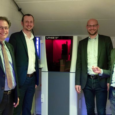 Die Übergabe des 3D-Druckers: v.l.n.r. Montanuni-Rektor Wilfried Eichlseder, Assoz.Prof. Dr. Thomas Grießer, Lithoz-CEO Dr. Johannes Homa, Univ.-Prof. Dr. Raul Bermejo Moratinos.  Foto-Credit: Montanuni/Bendl