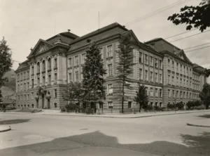 Hauptgebäude der Montanuniversität Leoben 1965 © Stadtarchiv Foto Fürst Hauptgebäude der Montanuniversität Leoben 1965 © Stadtarchiv Foto Fürst